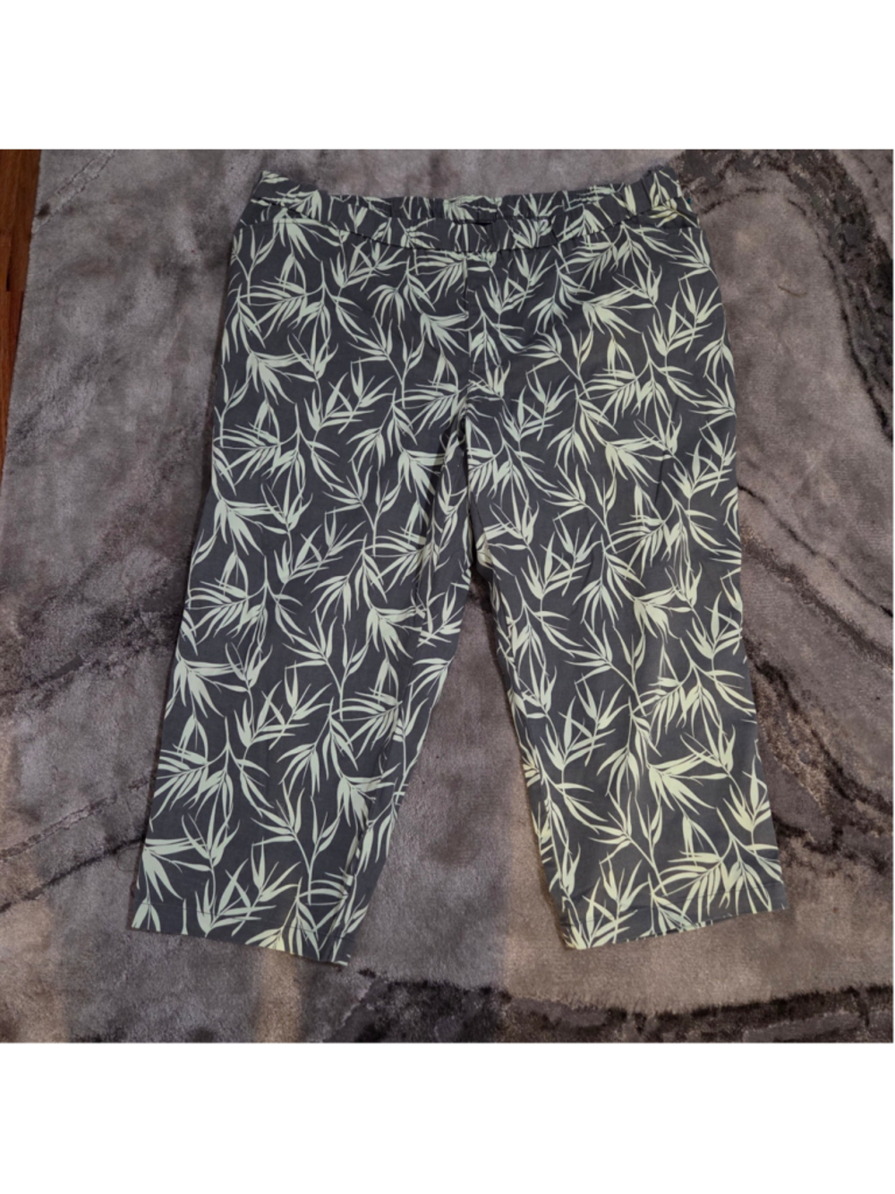 Lands' End Leaf Print Capri plus Pants Size 26W plus size